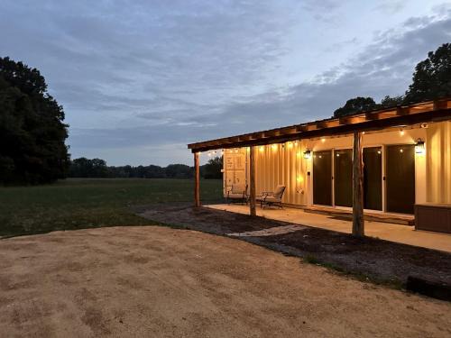 Sardis House | Charming Container Home with Hot Tub near Sardis Lake, Perfect for a Romantic Glamping Getaway