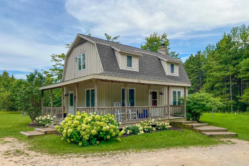 Ellison Bay House | Charming Cottage Less Than 3 Mi to Sister Bay Beach!