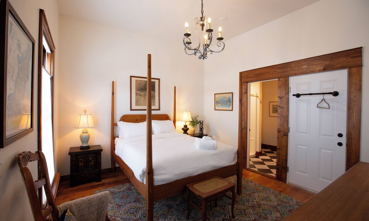 Sturgeon Bay Apartment | Charming historic stay in the heart of Sturgeon Bay! This studio retreat offers a warm and oh-so-cozy four-post bed, walk-in shower, a smart TV, and steps from the waterfront, all the shops and festivals!