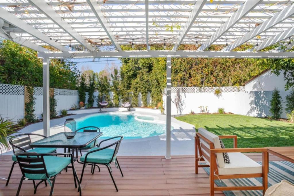 Sherman Oaks House | Charming Home near Universal Studios with Pool