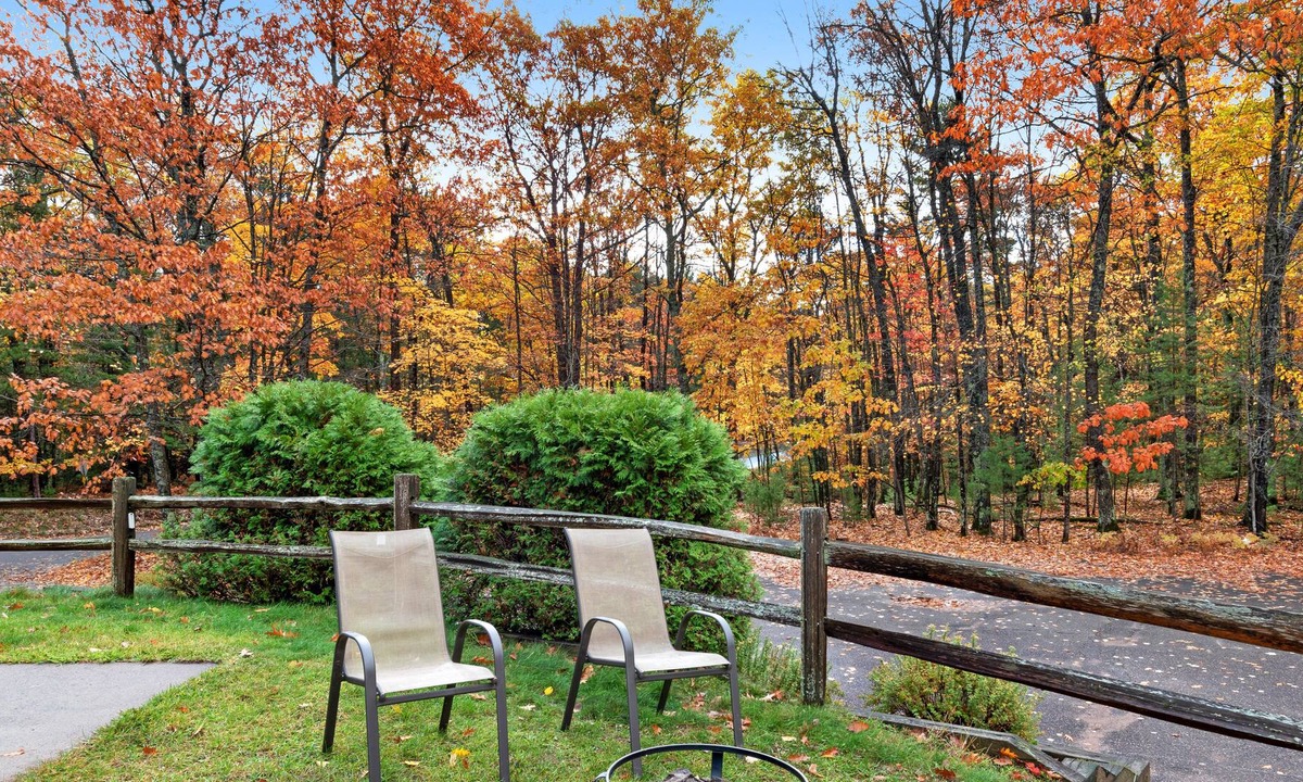 Eagle River Condo | Charming lakefront condo w/ gas fireplace, private deck close on chain of lakes!