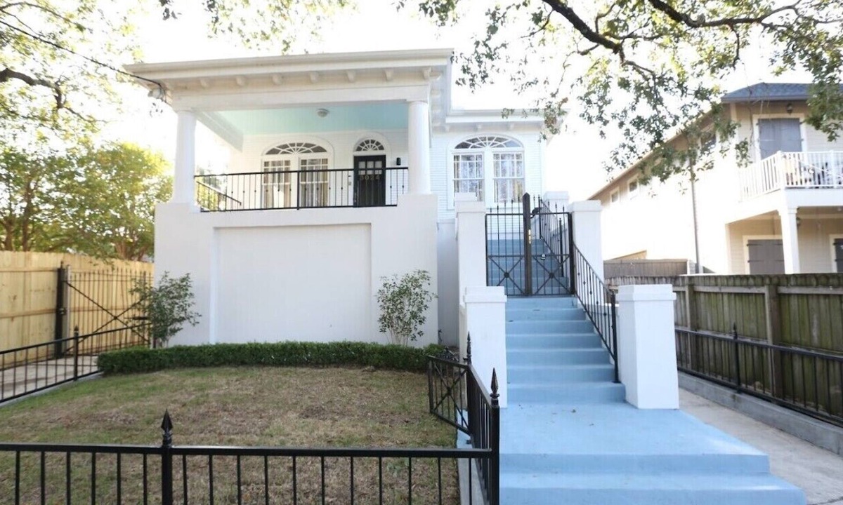 Broadmoor Apartment | Charming one-bedroom apartment in Historic Uptown New Orleans w/Wi-Fi, AC, Hulu