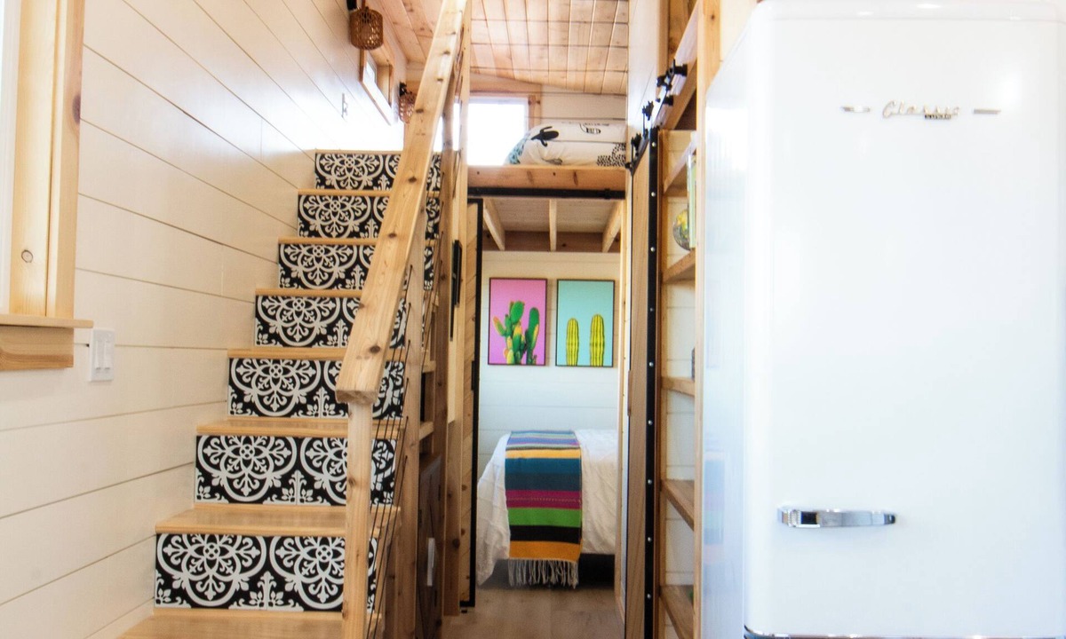 Anthem Cabin | Charming Phoenix Tiny Home-4 Beds, Full Kitchen, Wifi, AC, Grill, Pool & Hot Tub
