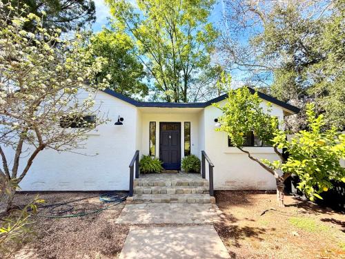 Meiners Oaks Apartment | Charming Private Cottage in Ojai