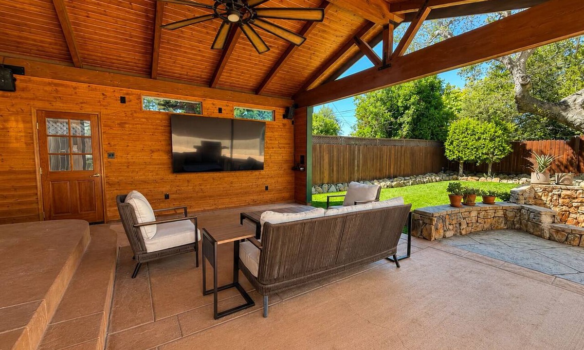 Santa Paula House | Charming Retreat w/Fireplace & Outdoor Pavilion