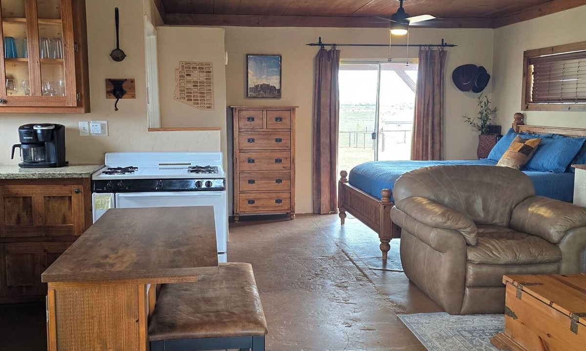 Elgin Cabin | Charming Rustic Ranch Cabin With Mountain Views Near Wineries