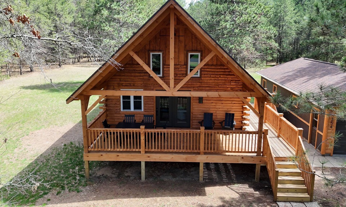 Nekoosa Ski Chalet | Charming Small Log Cabin Retreat in Rome, Wisconsin