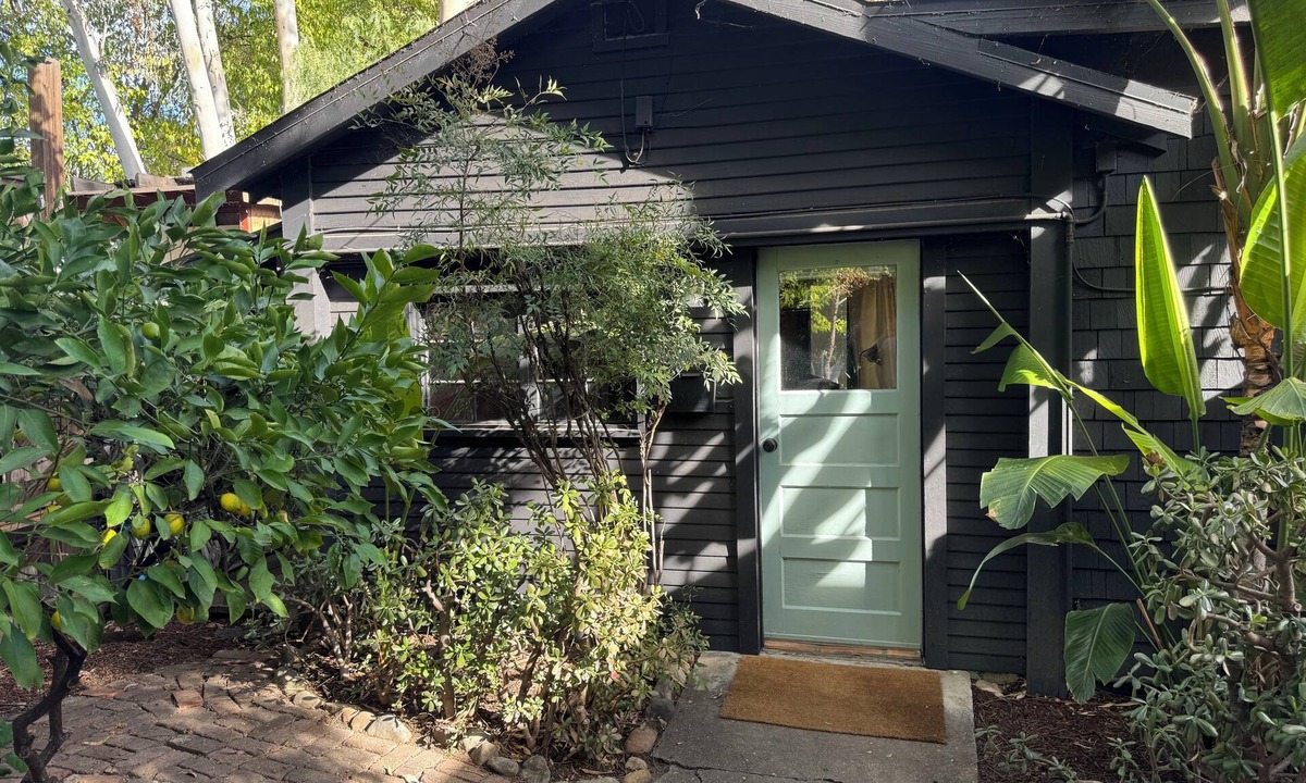 Ojai Cabin | Charming studio cabin with full kitchen in serene downtown Ojai