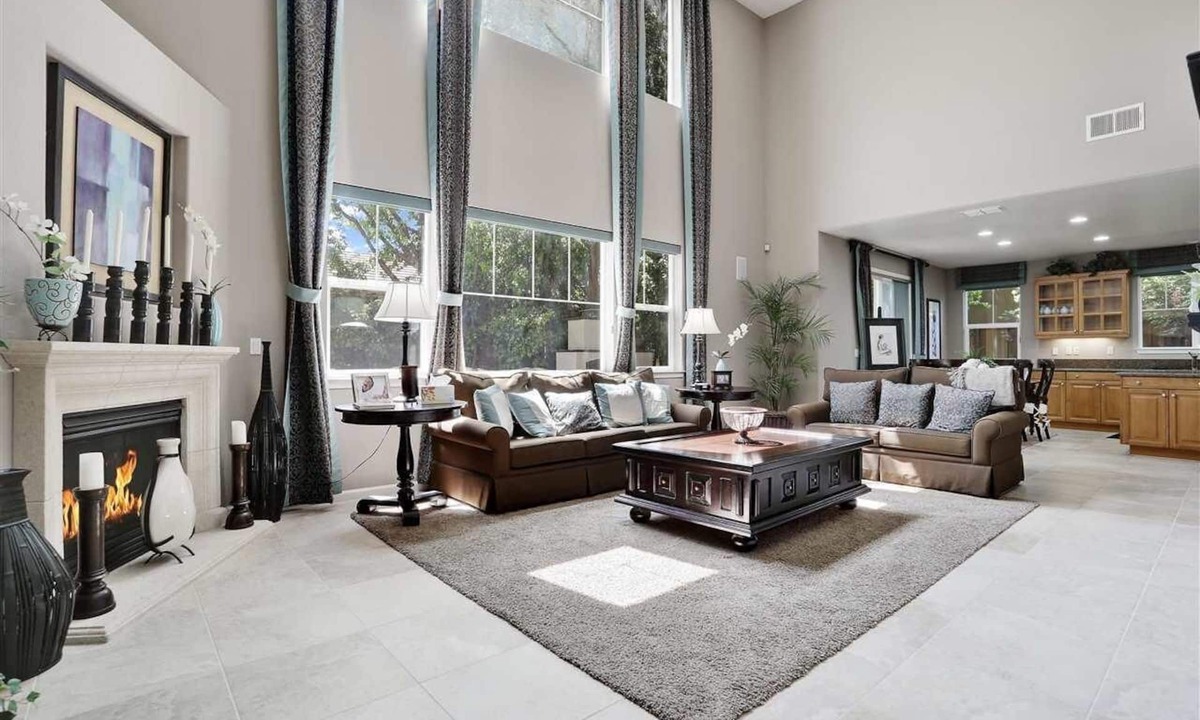 Tracy House | Cheerful Executive 4-bedroom residential home