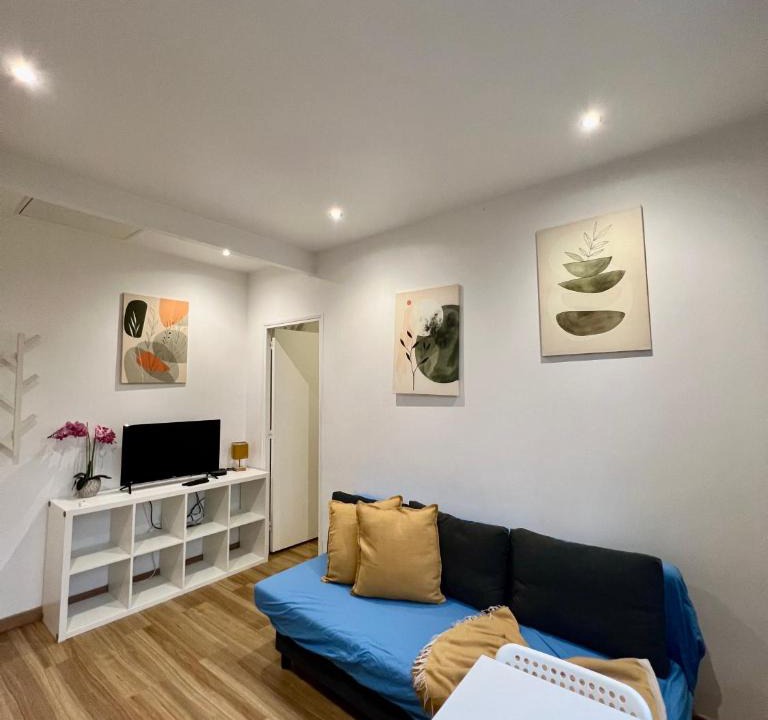 Gagny Apartment | Chemin de fer, Super et Charmant appartements