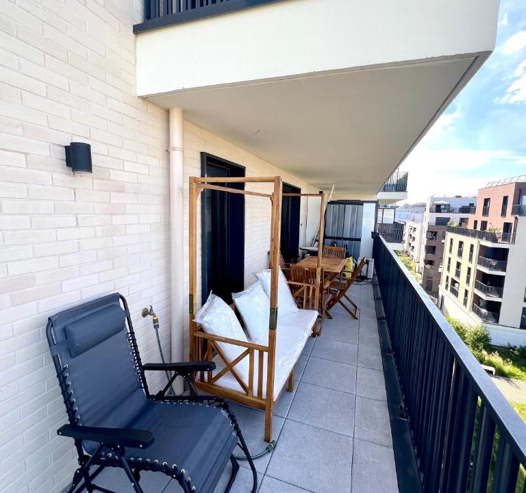 Bobigny Apartment | Chez Bibi - T3 Moderne avec terrasse, parking et accès rapide à Paris