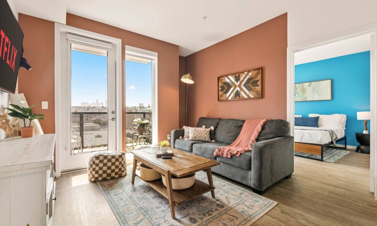 Koreatown Apartment | Chic & Bright, Free Parking, Hot tub + Gym