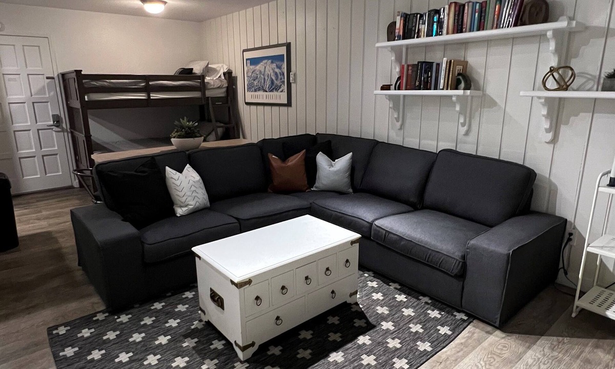 Mammoth Lakes Condo | Chic, Chamonix Chalet walk to Canyon Lodge -Legal Rental