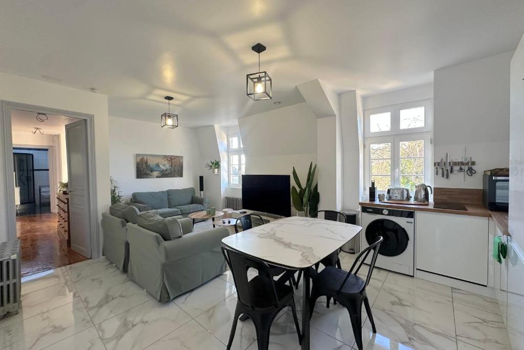 Senlis Apartment | Chopins Rooms in the heart of Senlis historic district