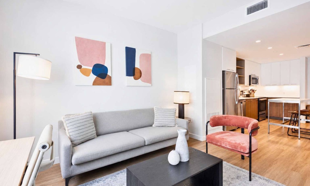 East Cambridge Apartment | City Apt w/Gym & Courtyard