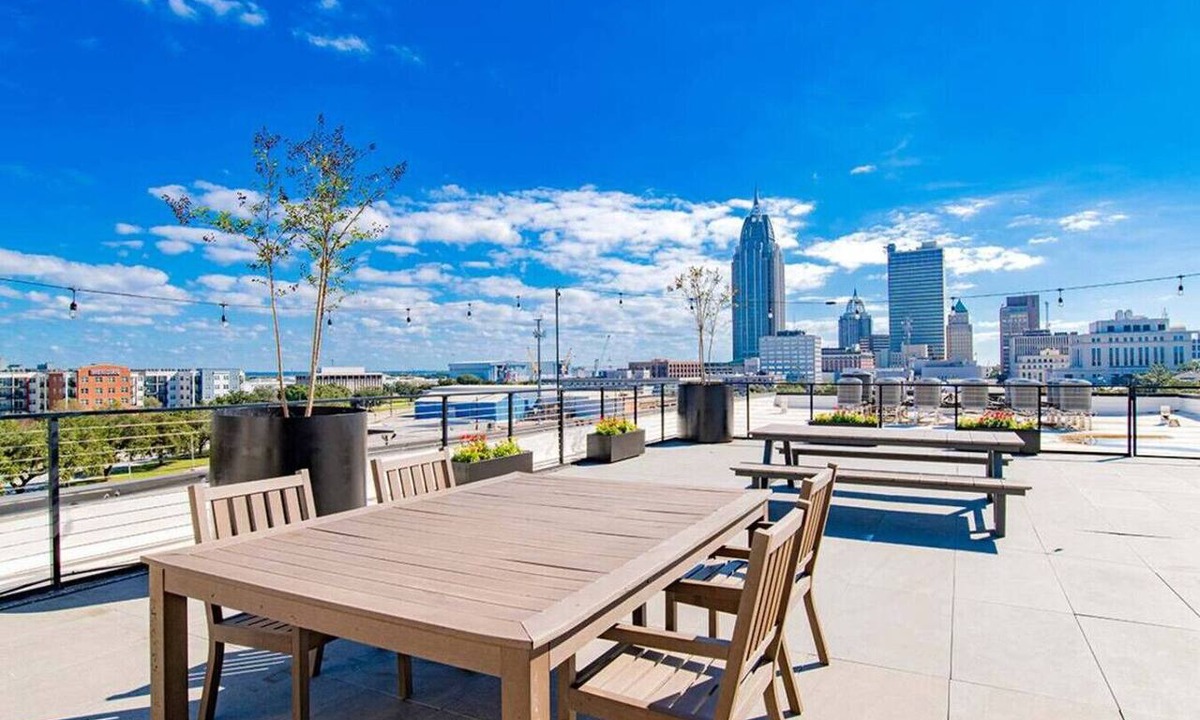 Central Business District Apartment | City Center Apartment - Free Parking & Great Views