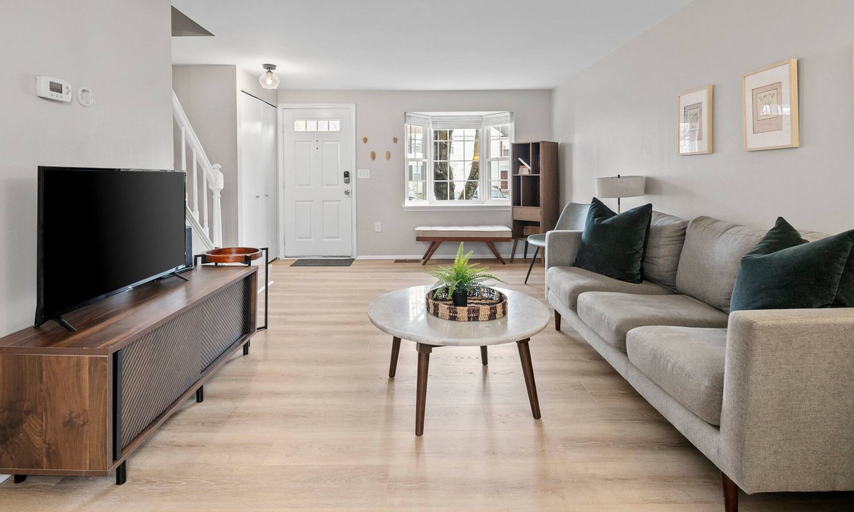 Countryside House | ClintonCrest: Private Yard & Near DC