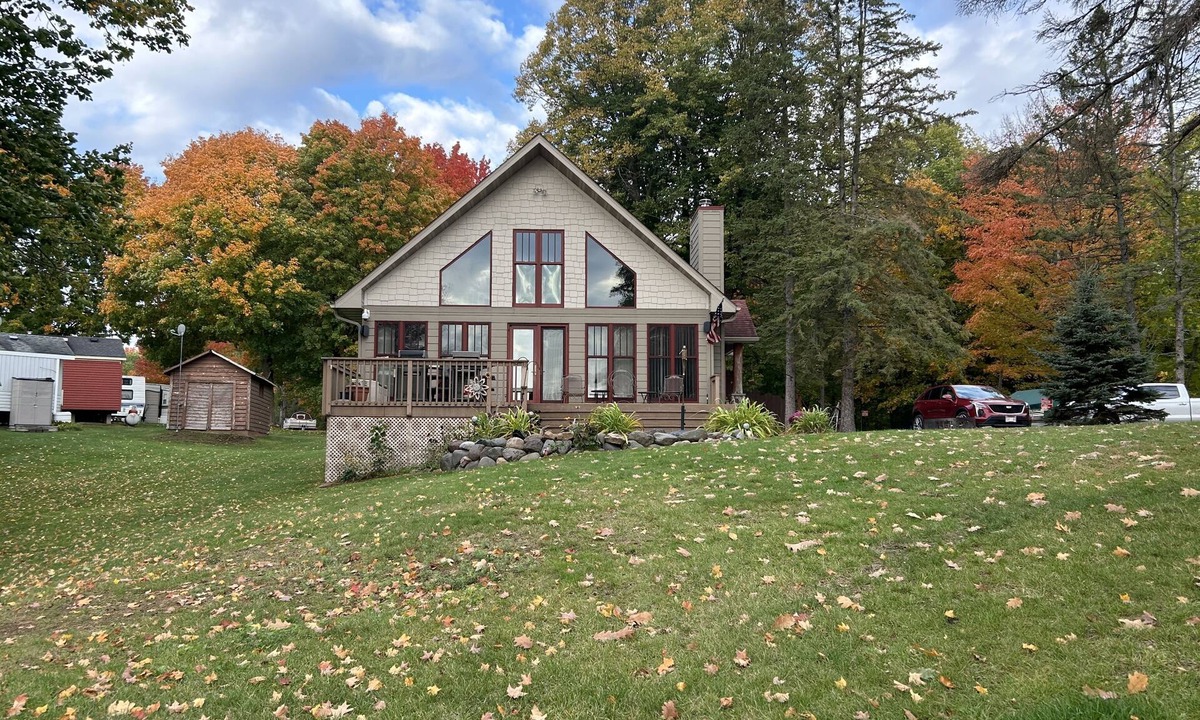 Hayward Cabin | Close to trails, COZY Cabin, close to the water, fireplace, Fall colors