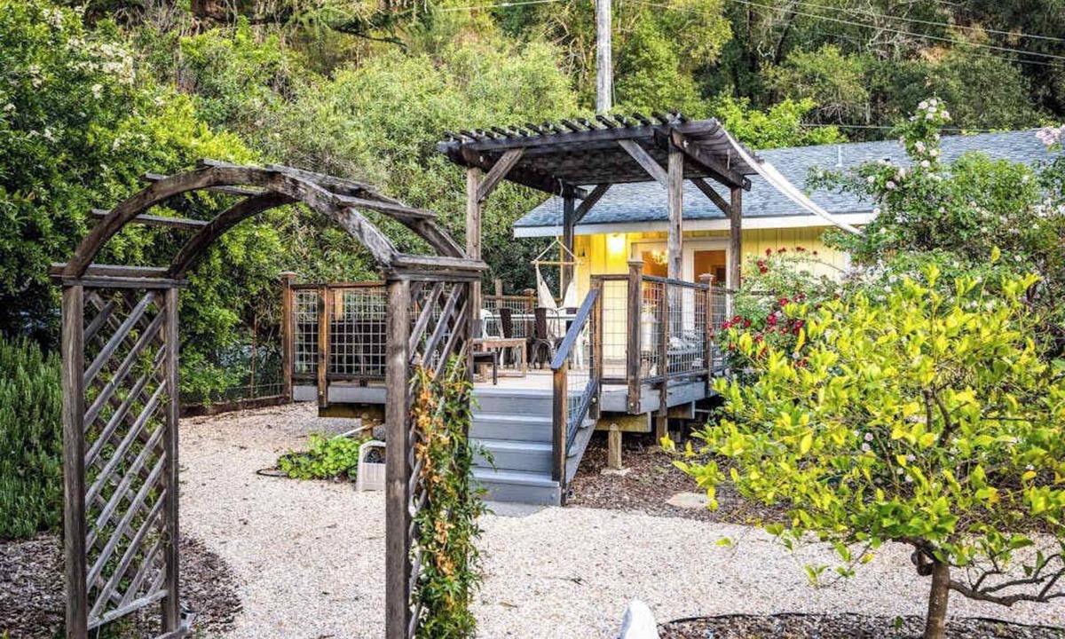 Cloverdale House | Cloverdale 2BR cottage with private creek beach & firepit — dogs OK