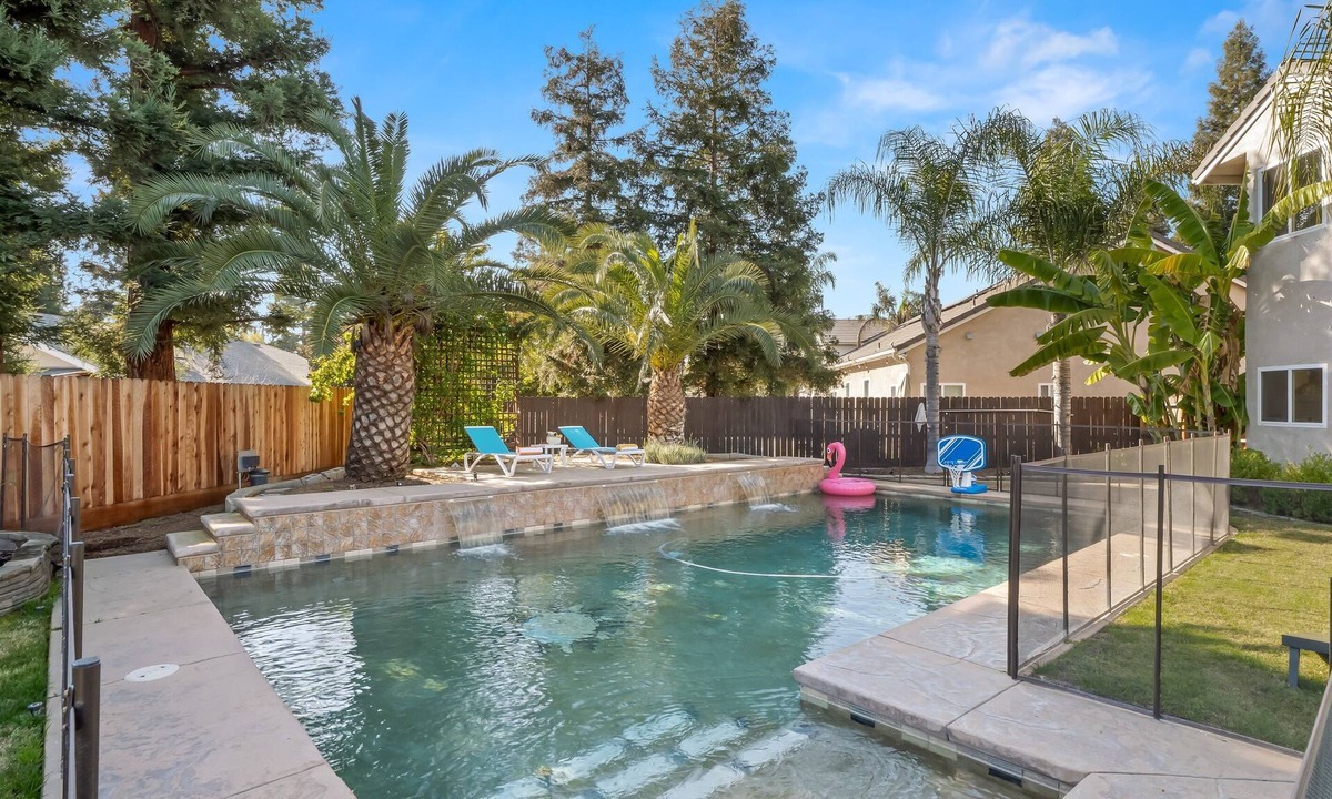 Clovis House | Clovis Pool Retreat ~Private Pool~5BR~Sleeps 12