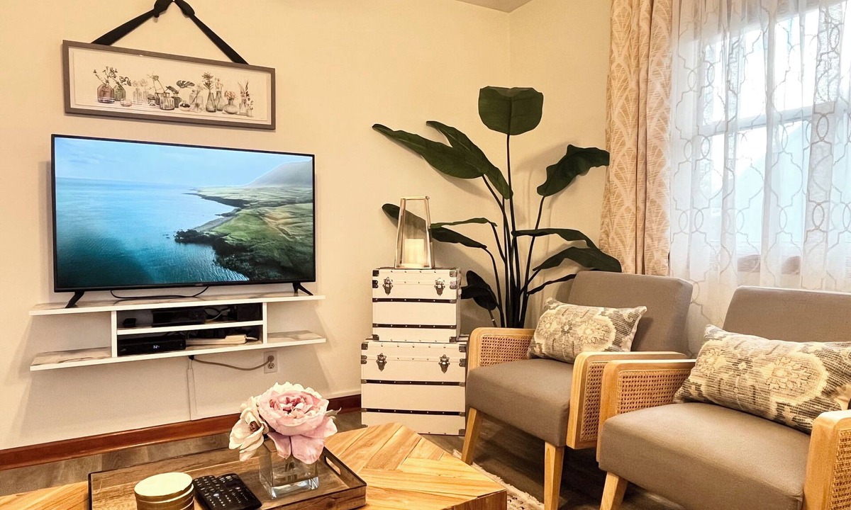 Rochester House | Coastal Charm meets Farmhouse living in a cozy single-family. 8 min to Mayo.