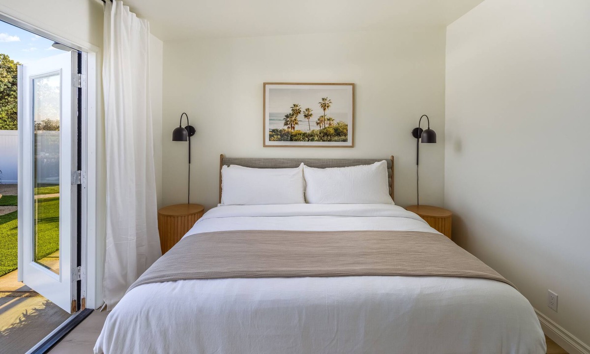 East Side Capistrano House | Coastal Modern- Amazing Views, 5 mins to the Beach and Downtown Oceanside