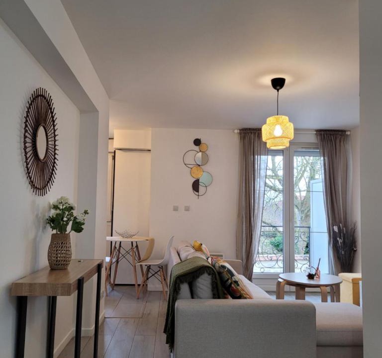 Survilliers Apartment | Cocooning House 212 Suite COSY SUNSHINE appartement Aeroport Paris Roissy CDG et Parc Asterix