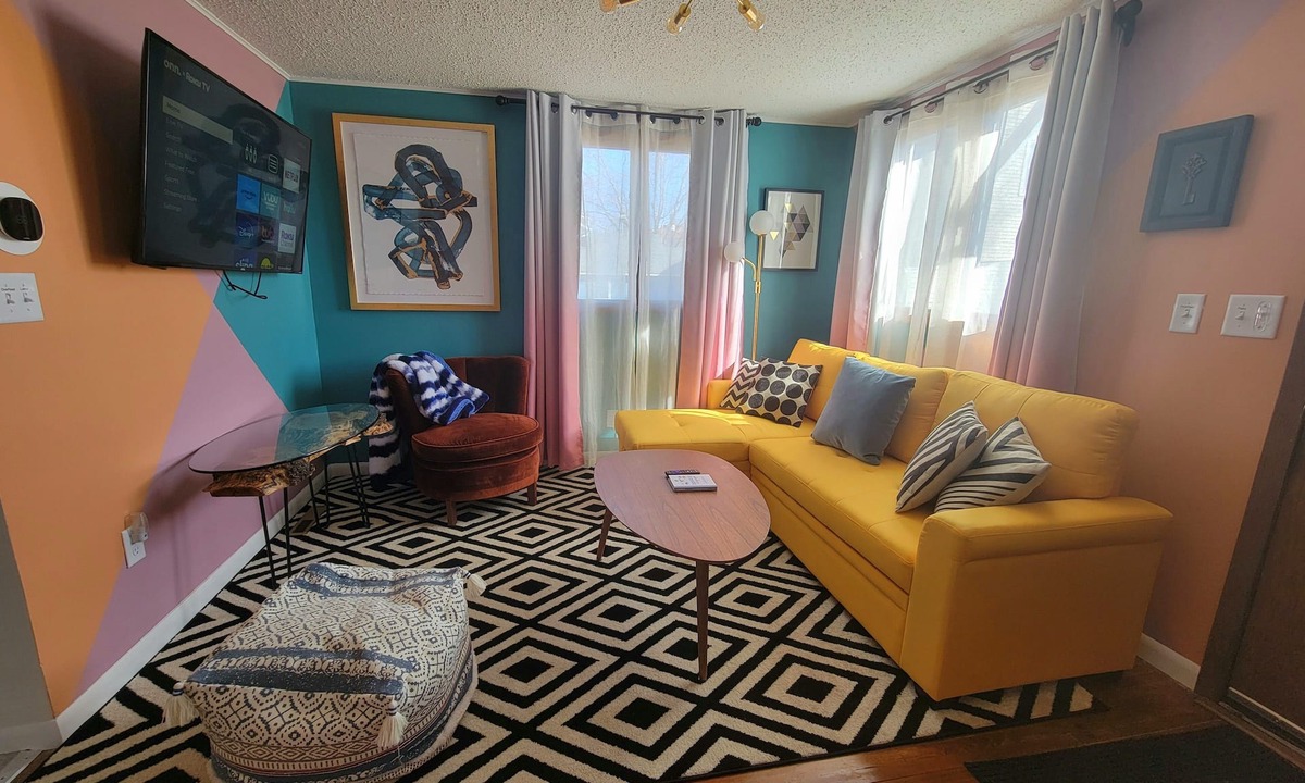 East Side Pioneers House | ColorHouse | 1 mi to Mayo Clinic, No Stairs Entry