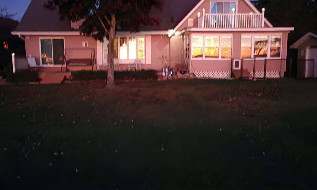 Escanaba House | Comfortable 3-bedroom 2 bath home with beach on Little Bay de noc. Pets welcome!