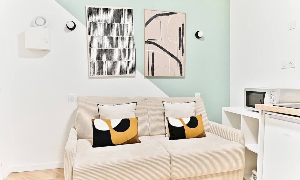 Quartier de la Plaine-de-Monceaux Apartment | Comfortable air-conditioned studio apartment – close to the subway