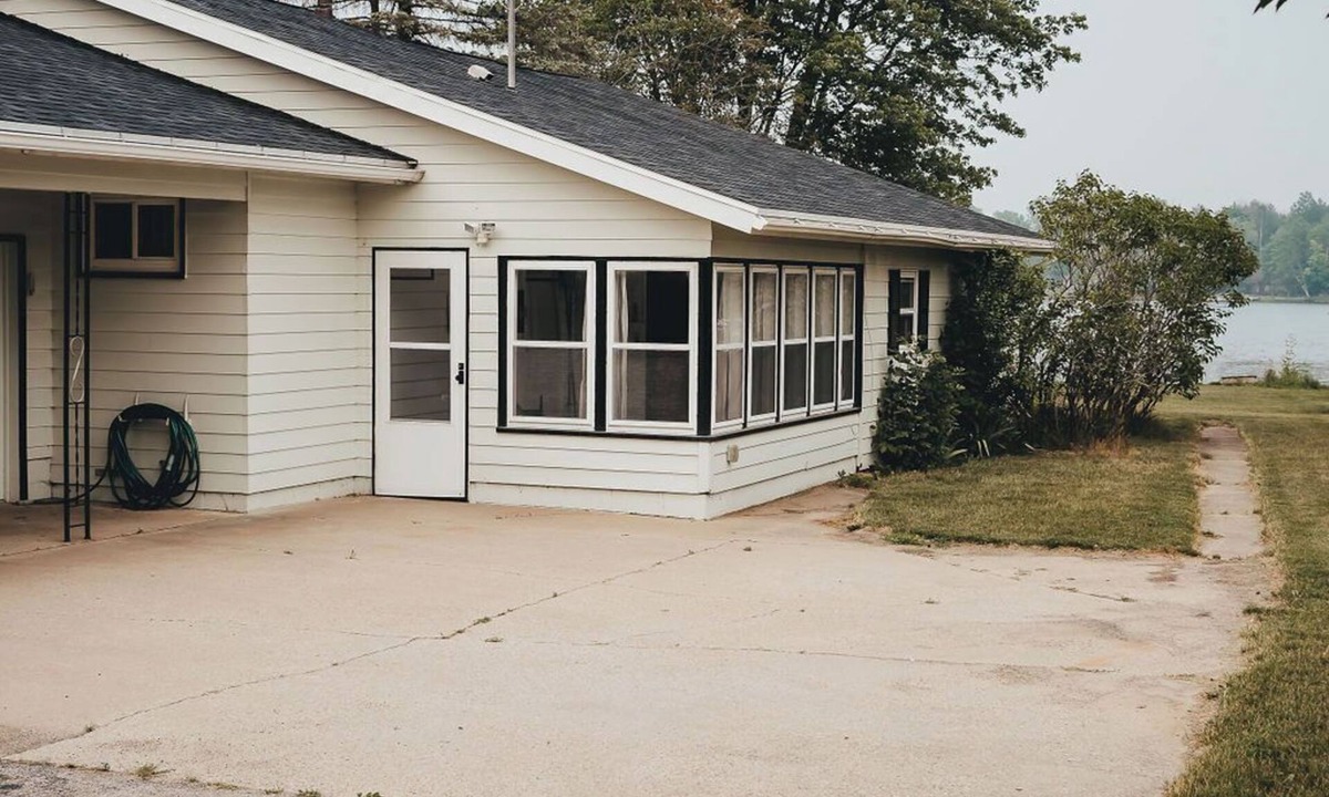 Wautoma House | Comfortable lake house perfect for families, no cleaning fee!