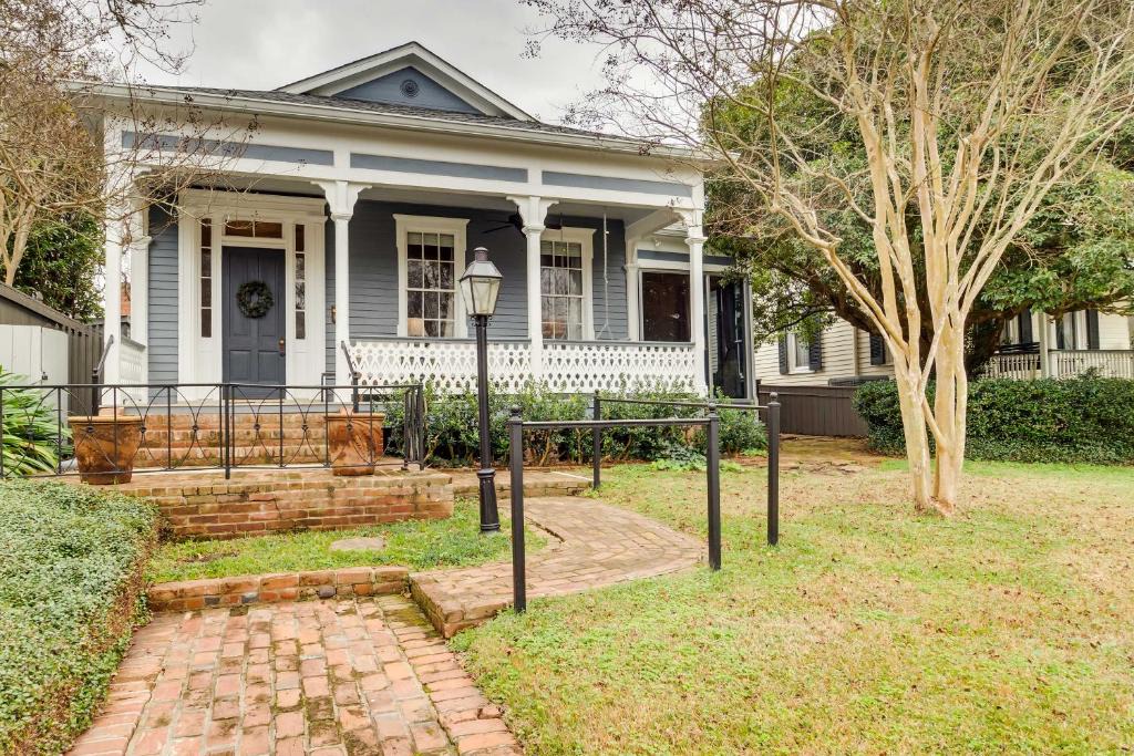 Natchez House | Comfy Central Natchez Hideaway: Walk to Dtwn!