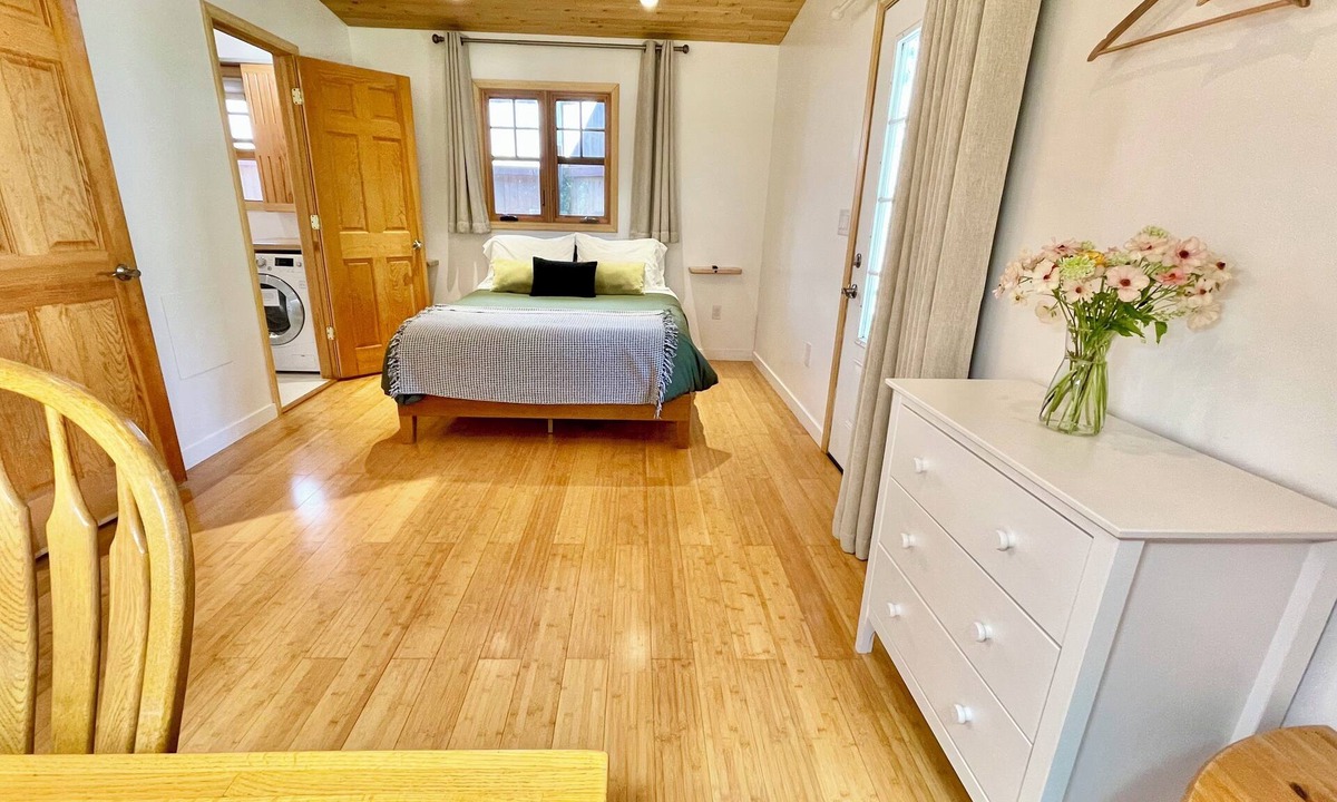 Lagunitas-Forest Knolls Bed & Breakfast | Comfy Studio Near Trails & Beaches
