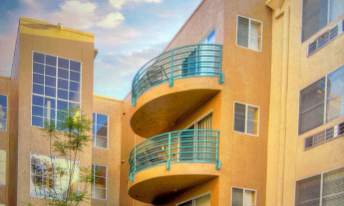 Mission Valley Apartment | Comic Con! sleeps 4 1-bedroom hotel suites in San Diego with AC, kitchen, pool.