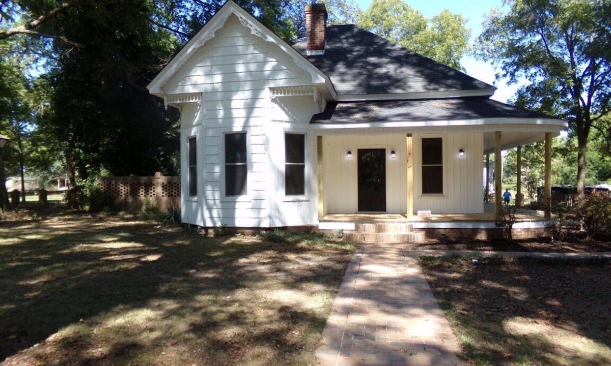 New Albany House | Completely remodeled historical home on the Tanglefoot Trail