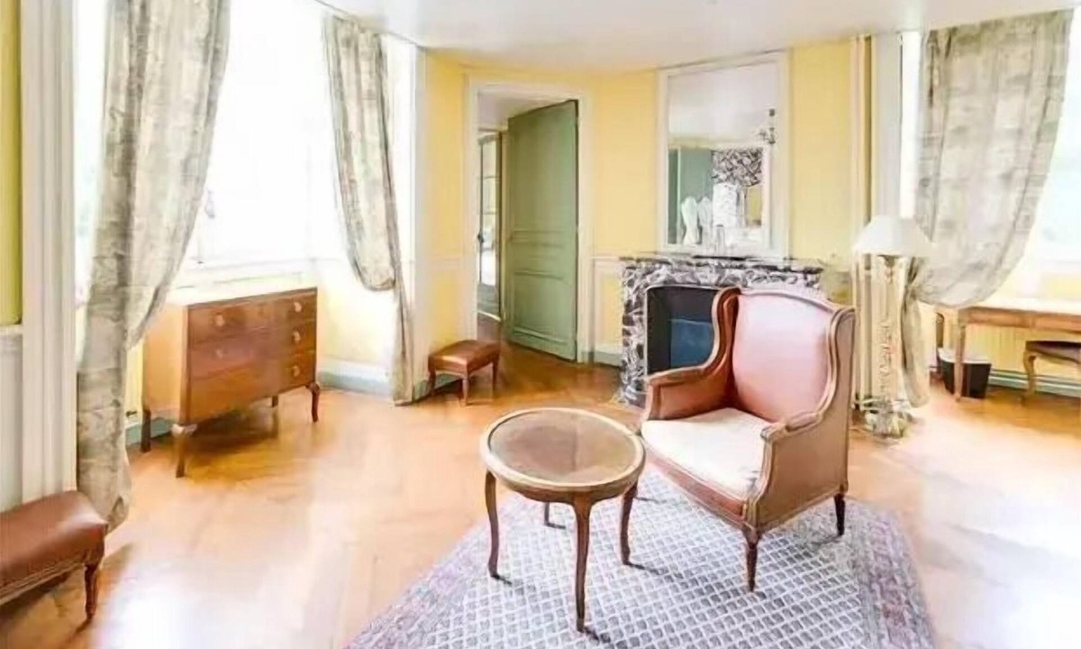 Ermenonville Apartment | Comte de Montmirail Suite (for 2 people)