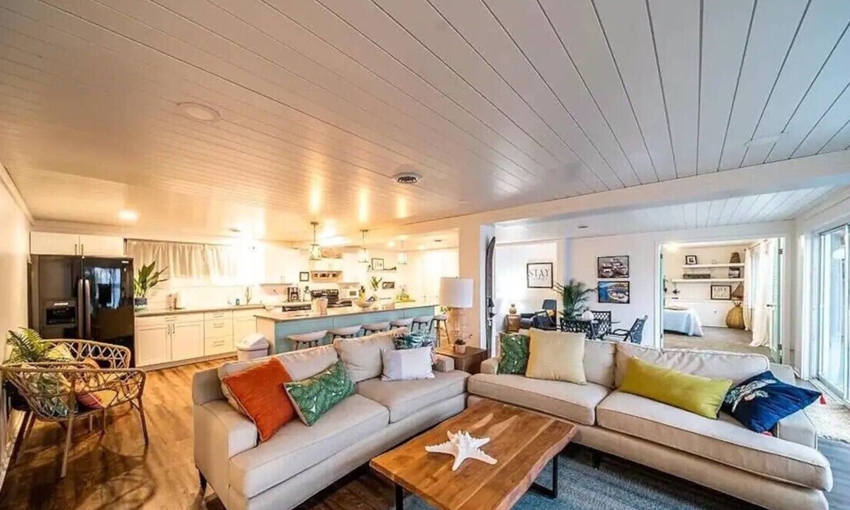 Detroit Lakes Condo | Condo with Lakefront View. 3 Bedroom, Large entertaining space with Dock/Slip!