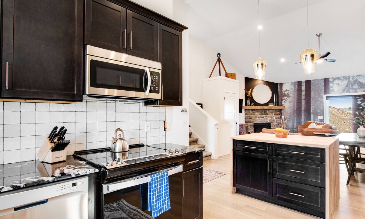 Baraboo House | Contemporary house with central AC, gas fireplace, gas grill, and full kitchen
