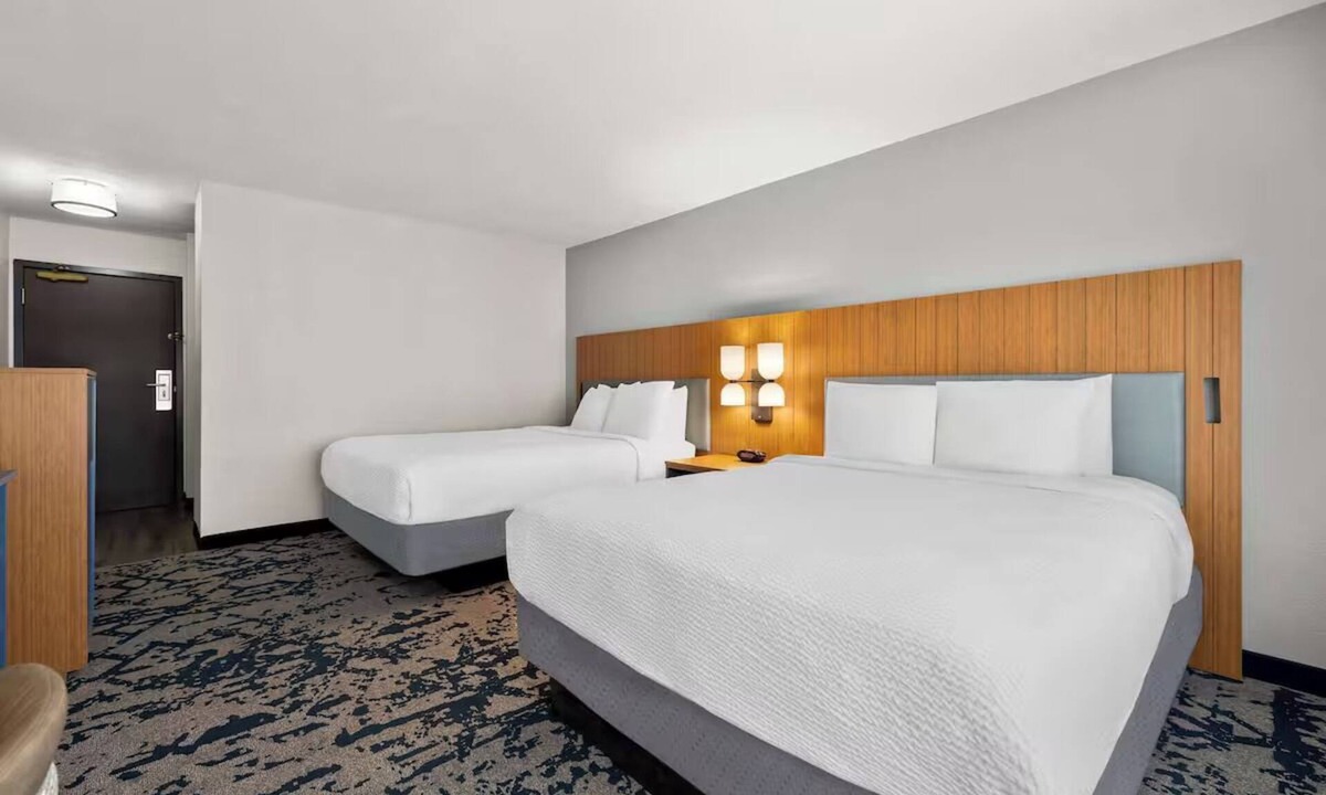 South Baton Rouge Hotel | Convenient Baton Rouge Stay & Enjoy Free Breakfast - Perfect for Family Getaway