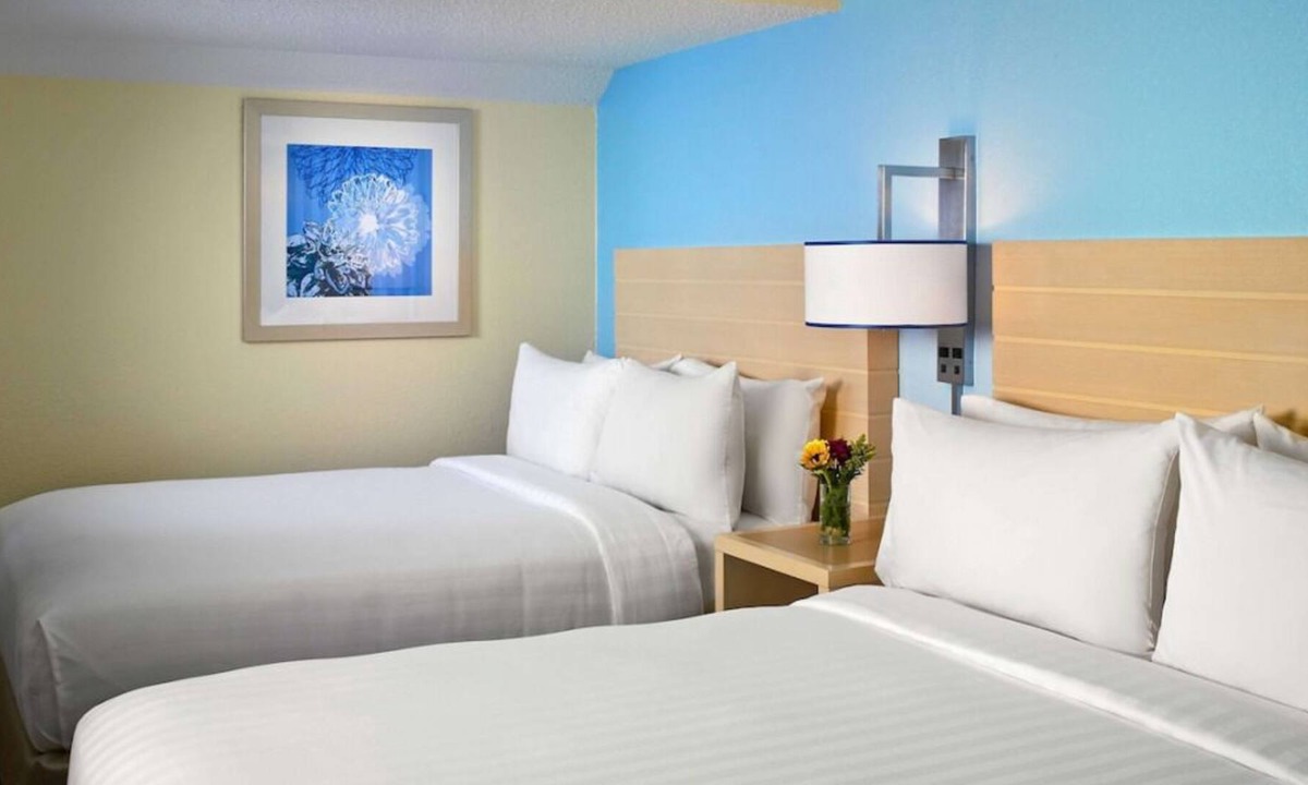 Eagan House | Convenient Stay in Minnesota, 3 Beautiful Units, Onsite Pool, Pets Allowed