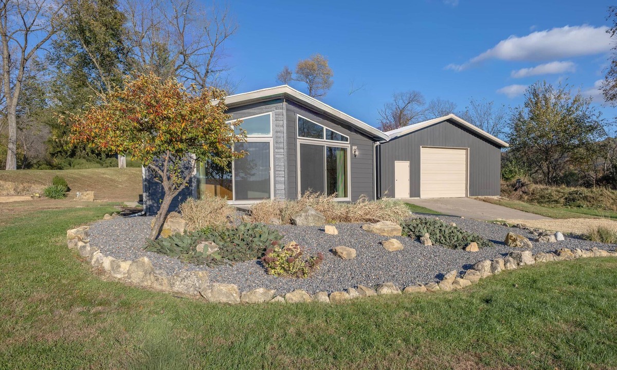 Ferryville House | Copper Creek Getaway Sleeps 6 Hot Tub