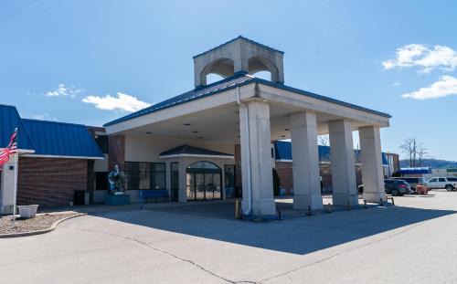 La Crosse Hotel | Coratel Inn and Suites By Jasper Lacrosse