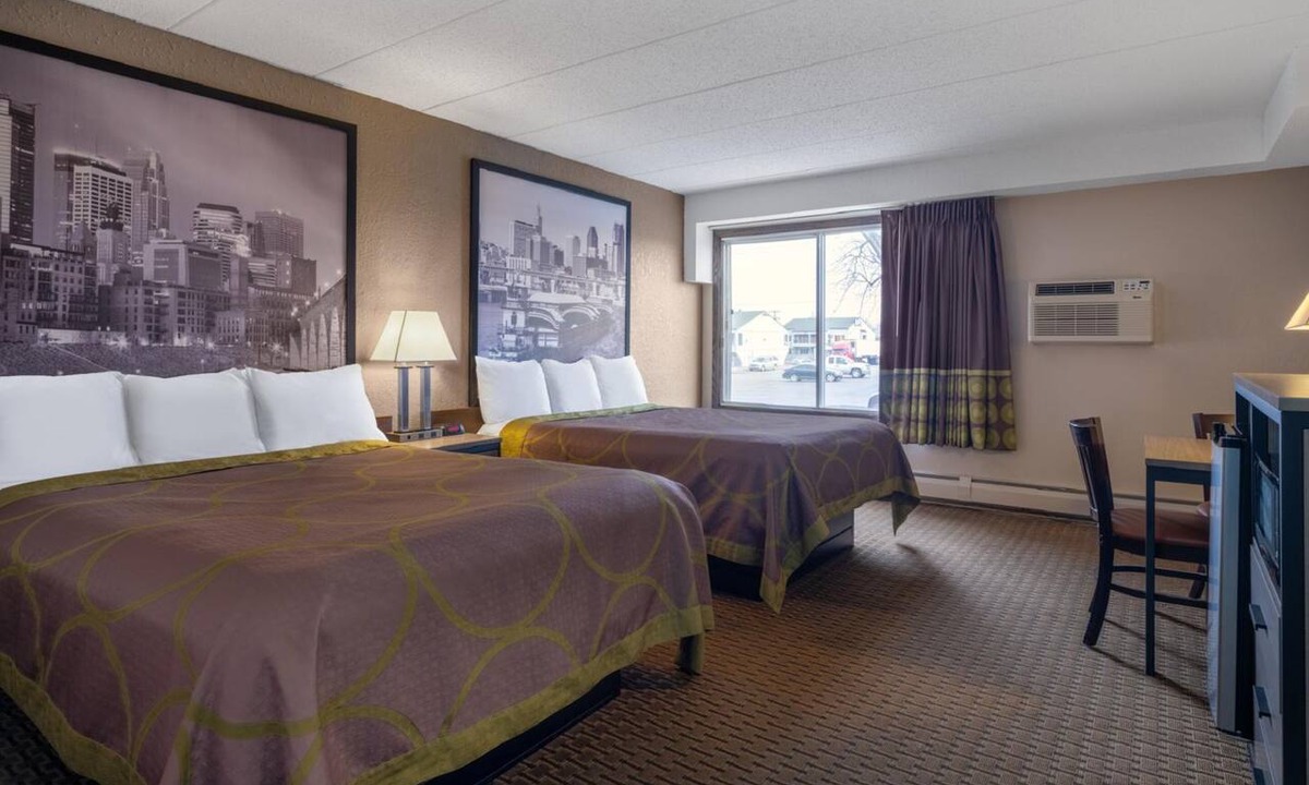 Owatonna Hotel | Coratel Inn & Suites by Jasper Owatonna - Luxury 2 Queen Bed NS