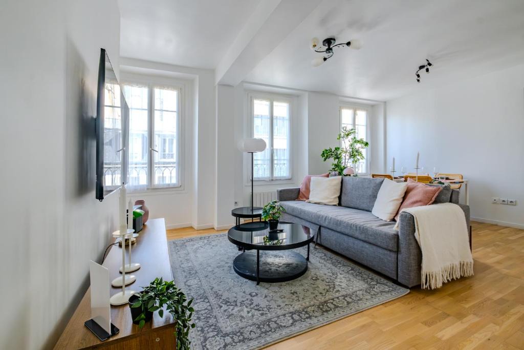 Quartier de Rochechouart Apartment | Cosy Apt 6 Guests for Family