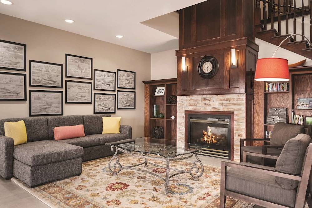 Marinette Hotel | Country Inn & Suites by Radisson, Marinette, WI