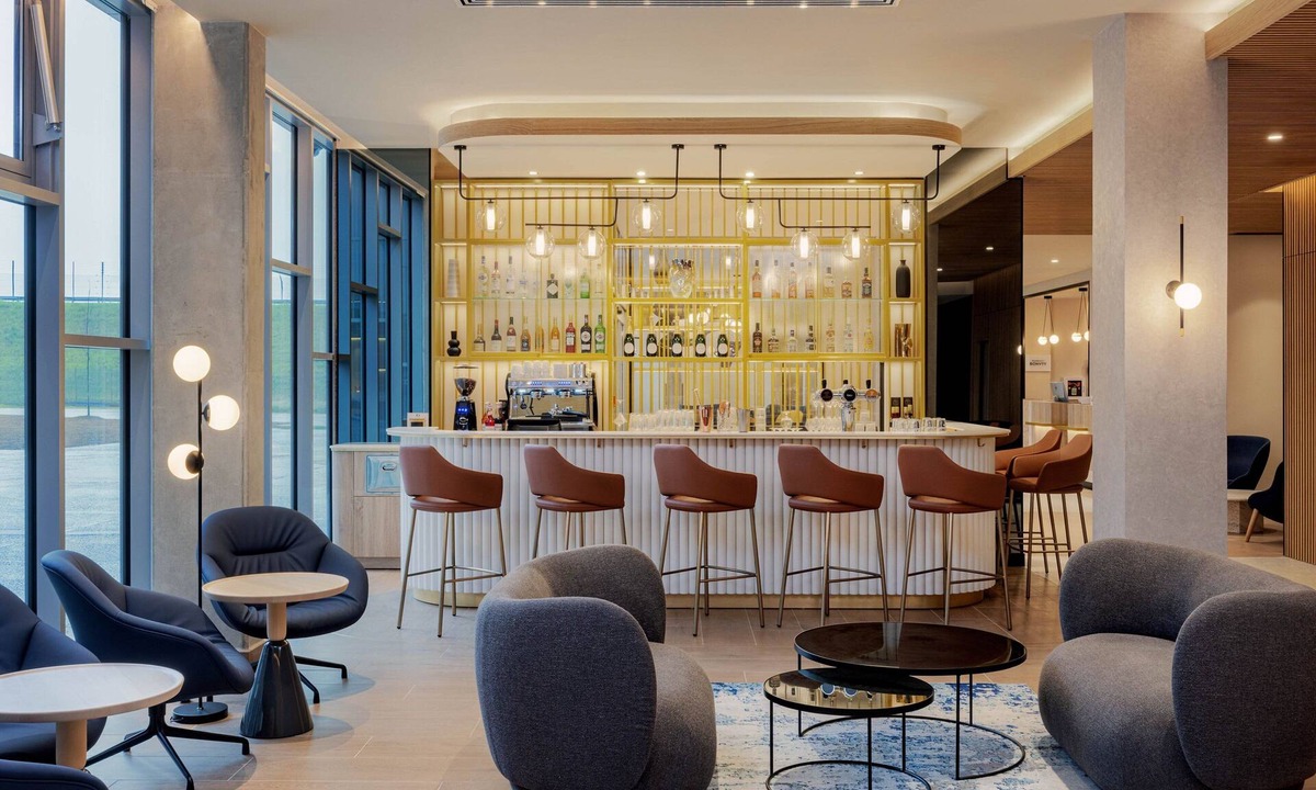 Roissy-en-France Hotel | Courtyard by Marriott Paris Charles de Gaulle Central Airport