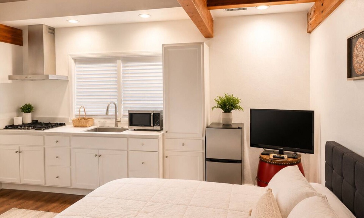Laguna Hills House | Cozy 1-bedroom house in beautiful Laguna Hills closer to the beach 8 miles