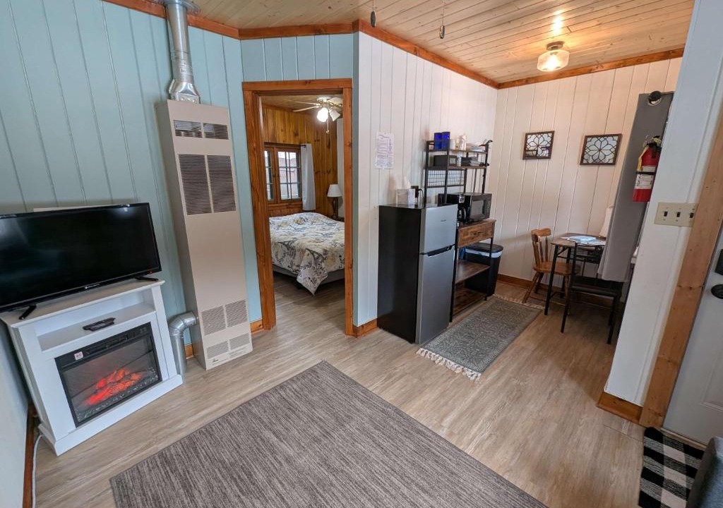 Park Rapids House | Cozy 1BR 1BA Cabin #4 Riverside Point Resort