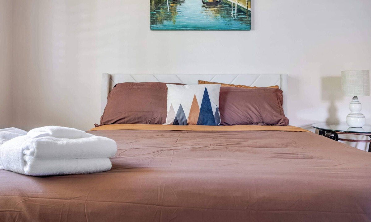 Simi Valley House | Cozy 1BR Guest House with Mountain View in Simi Valley