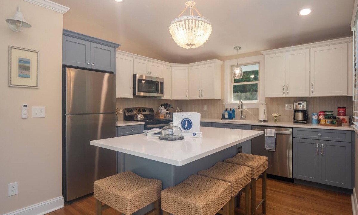 Jamestown Shores Cottage | Cozy 2-bedroom cottage in tranquil Jamestown with AC